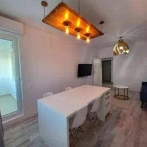 Preciziei 1br Luxury With Fast Wifi, Self Check In And Parking Bucureşti